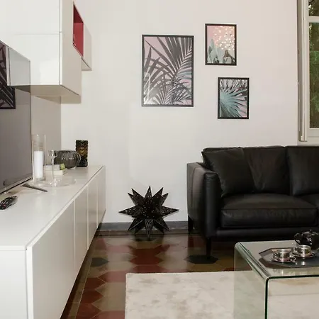 Апартаменты Joivy Splendid 3br With Parking And Terrace In Lake Como