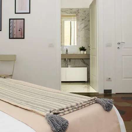 Апартаменты Joivy Splendid 3br With Parking And Terrace In Lake Como