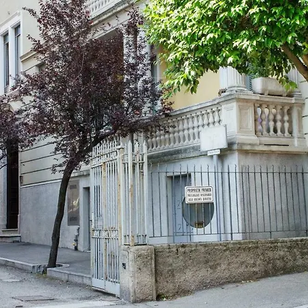 Apartment Joivy Splendid 3br With Parking And Terrace In Como